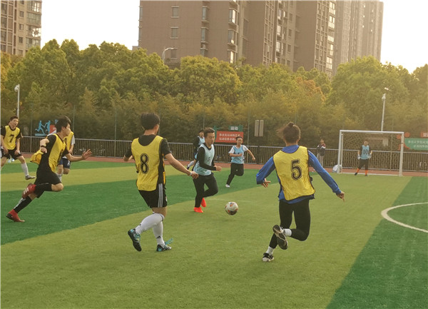 芜湖市城南实验中学第三届校园足球联赛开赛